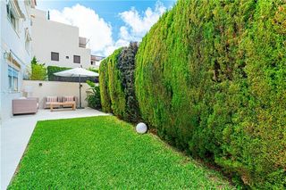 Planta baixa a La Bonanova. Planta baja-dúplex con terraza de 200m2 aprox. con piscina priva
