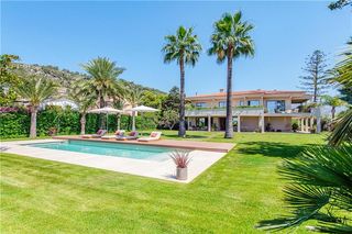 Chalet in Bunyola. A estrenar. villa con piscina en solar de 2.500m2 aprox