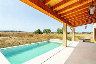 Mas à Manacor Centre. Finca de nueva construcción con piscina en solar de 27.000m2 apr