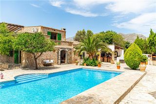 Masia a Pollença Poble. Finca con piscina en solar de 24.000m2 aprox. con vitas despejad