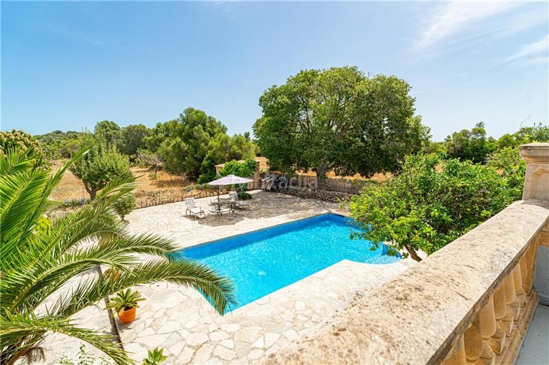 Foto e79d4e9c-4215-4a02-b702-a9d34f462a73. Masia amb xemeneia calefacció aparcament piscina a Pollença