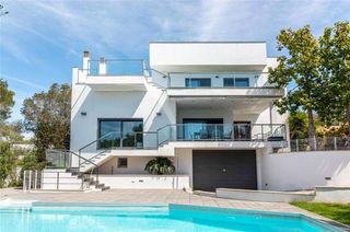 Xalet a Sa Cabaneta. Chalet unifamiliar de diseño con piscina y vistas panorámicas a