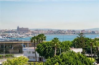 Pis a La Llotja-Born. Piso de 248m2 aprox. con vistas al mar y a la catedral,