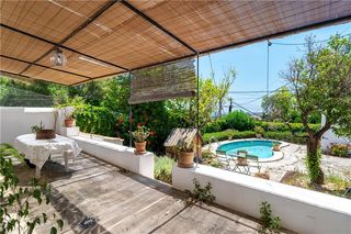 Xalet a La Bonanova. Chalet independiente con piscina y  vistas al mar en solar de 45