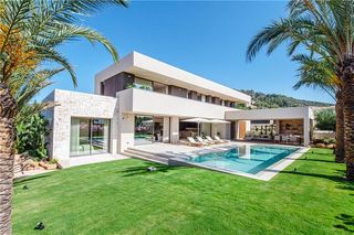 Chalet in Bunyola. A estrenar. villa con piscina en solar de 1.000m2 aprox.,
