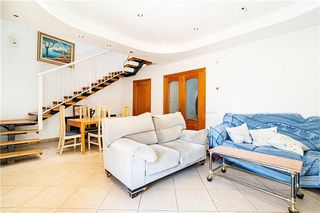 Chalet in Vilafranca de Bonany. Casa mallorquina reformada con terrazas y solárium,