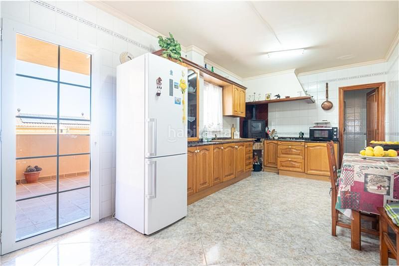 Foto 0d7f4bda-7806-408e-a186-cc57592e3385. Casa amb aparcament a S´Arenal Palma de Mallorca