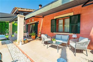 Casa a Calvià Poble. Exclusiva villa pareada con piscina y jardín en solar de 2.000m2