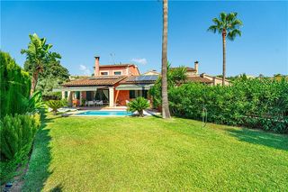 House in Calvià Poble. Exclusiva villa pareada con piscina y jardín en solar de 2.000m2