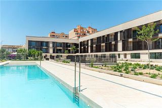 Pis a La Soledat Nord. A estrenar. piso con terraza en residencial con piscina en palma