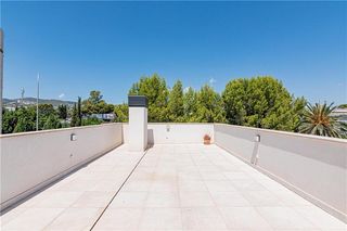 Ático en Zona Los Colegios. Ático seminuevo en complejo residencial con piscina en zona cole