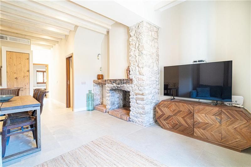 Foto e927289d-4138-4392-bce4-8fbbe2f6912d. Casa amb xemeneia a Estellencs