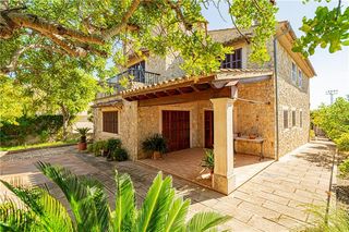 Chalet à Mancor de la Vall. Casa de piedra de estilo mallorquín, situada sobre un solar de a