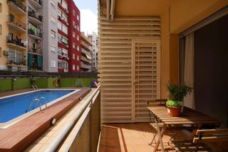 Appartamento in El Camp de l´Arpa del Clot. Piso totalmente amueblado y equipado con zona comunitaria con pi