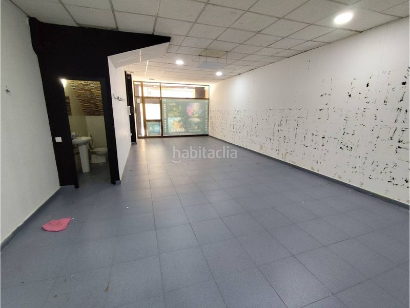 Foto e0f70b82-e1bb-4b46-8af9-78406cd5edcb. Lloguer local comercial a Centre Igualada