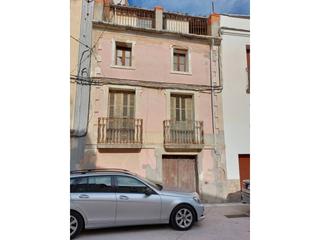 Casa  Major. Casa nucli antic montbui con 455 m2 de jardí
