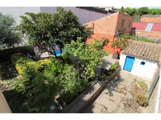 Casa a Poble Sec. Casa con jard�n, huerto y piscina en el poble sec de igualada