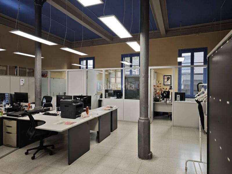 Foto db8ebb5d-610e-43bf-86a3-9179438ecfc8. Edificio in Centre Igualada