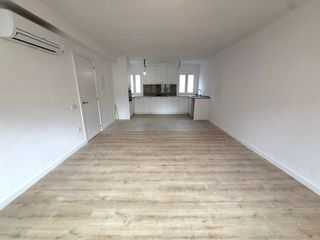 Flat in Poble Sec. Piso reformado a estrenar en el poble sec igualada