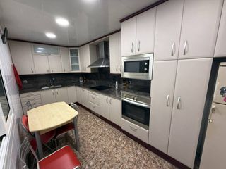 Casa a Santa Margarida de Montbui. Casa con 3 pisos independientes en venta en montbui