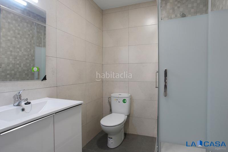Foto 139b5f0f-c6fa-4166-86c3-345f12744d3d. Piano terra in Sants-Badal Barcelona