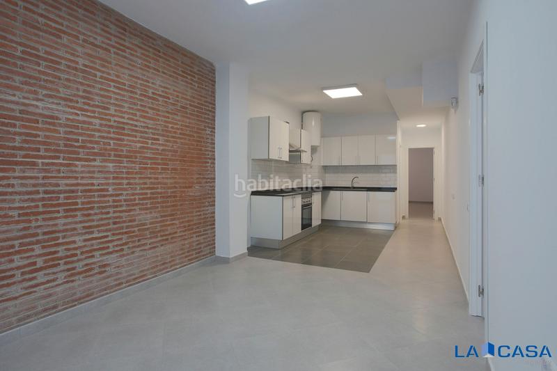 Foto bf60fd74-7c8e-4f62-b498-6d9f29a5d8b1. Piano terra in Sants-Badal Barcelona