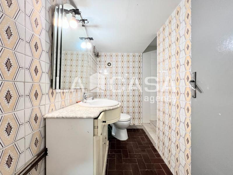 Foto e9ad1e23-ad98-45d0-b1d1-9d2890db07b3. Geschäftsraum in Llefià Badalona