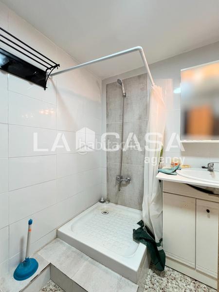 Foto 0b4eb121-927a-499f-8d92-87a9baf6f869. Local comercial a Llefià Badalona