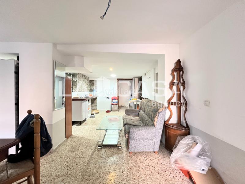 Foto b3dd2afd-bec8-41e9-9fa6-6685e7fba395. Local comercial a Llefià Badalona