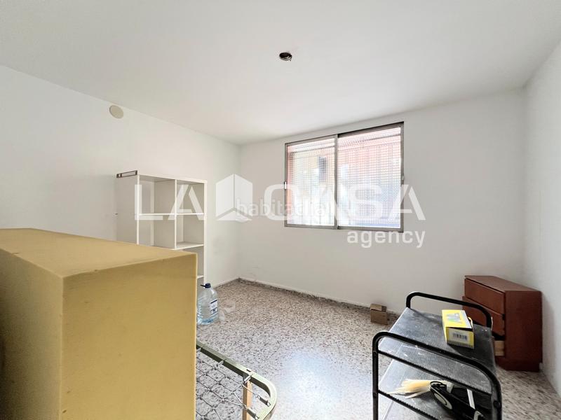 Foto df6798b4-95d1-4cf6-a6a0-c6e6d5b54568. Local comercial a Llefià Badalona