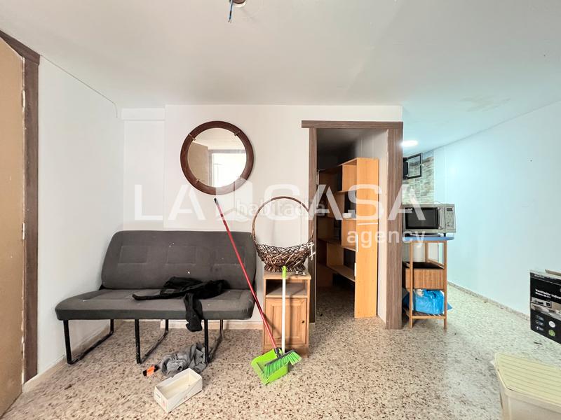 Foto f2006f14-f773-47d9-8673-c24a857042db. Local comercial a Llefià Badalona