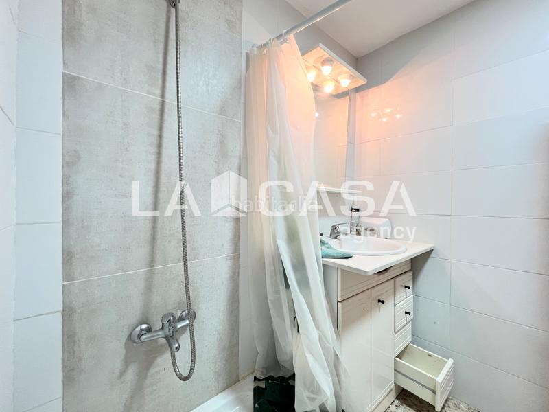 Foto f1728842-61e6-44d7-9bf3-97083dae7bbf. Locale commerciale in Llefià Badalona