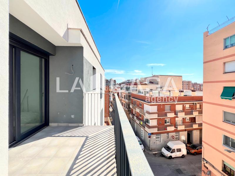 Foto c9ff8bd1-bb6b-4a55-bb9b-20b71f12a3a5. Dachwohnung in Llefià Badalona