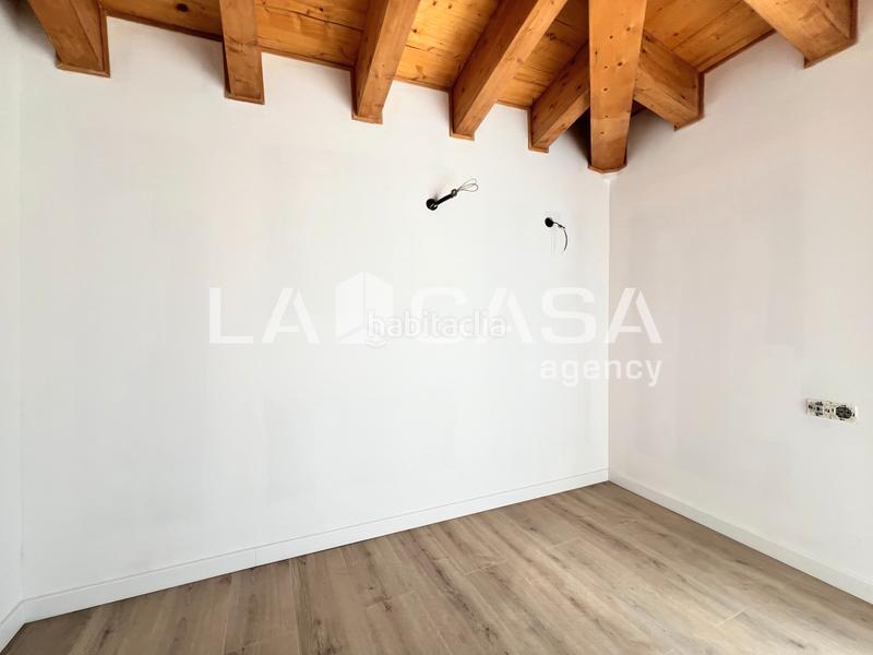 Foto cdffaefa-3502-4d8c-b26b-792ba7f64902. Dachwohnung in Llefià Badalona