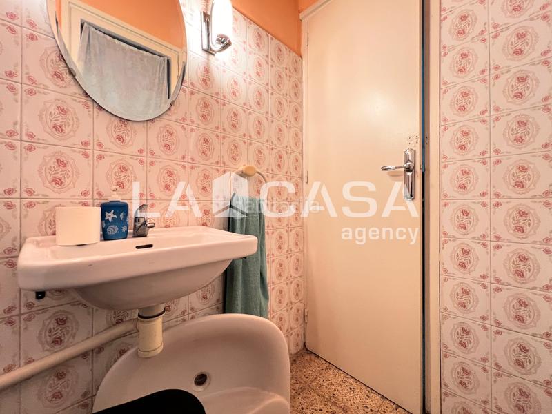 Foto 7a67c682-85b7-46ae-aaf2-c39f2b5e8522. Local comercial a Llefià Badalona