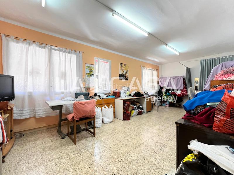 Foto bc885aa9-8a5b-403e-92b6-03e60361e9b6. Local comercial a Llefià Badalona