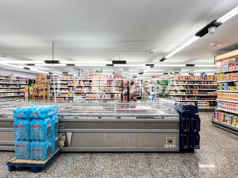 Foto 6a9753e0-1a12-4528-9a57-6edfa21e5163. Local comercial en Llefià Badalona