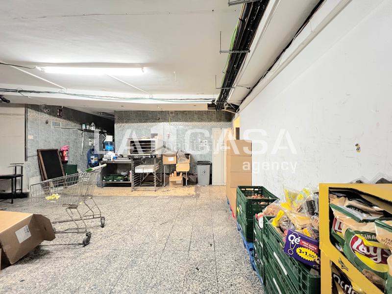 Foto b1bfd458-a5f0-4c97-b2de-6f1a508cd9b8. Local comercial en Llefià Badalona