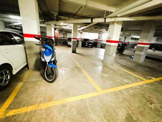Parking coche  Calle enric prat de la riba d'