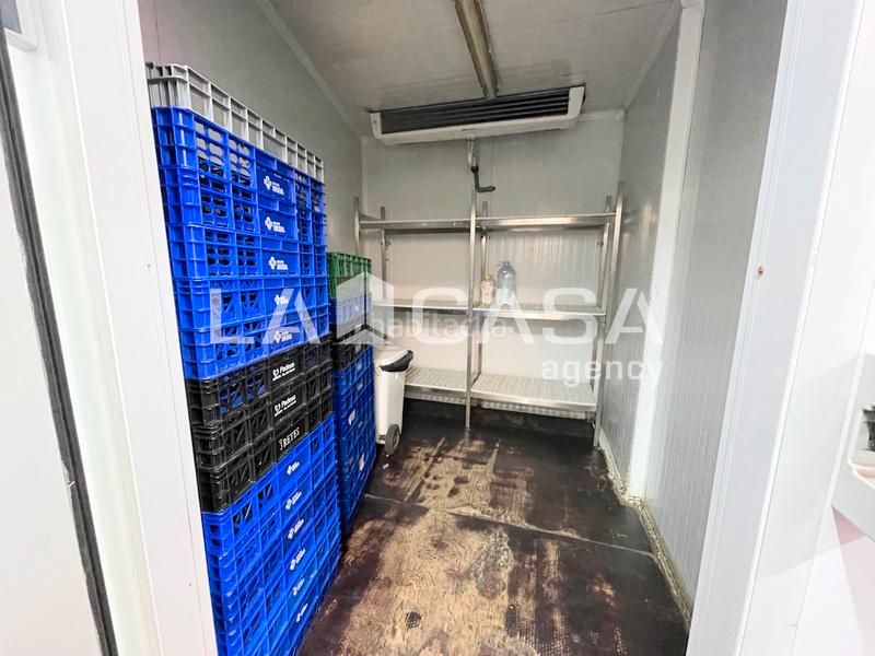 Foto c29e9173-ff4d-49d7-b01f-c765df21debd. Local comercial a La Salut Badalona