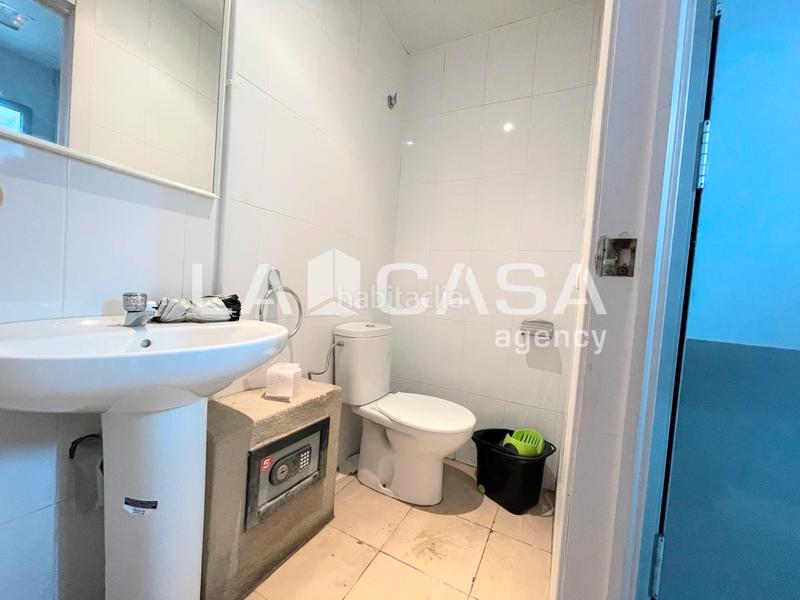 Foto c4bb5b1c-7a5d-473e-bed0-370523b49350. Local comercial a La Salut Badalona