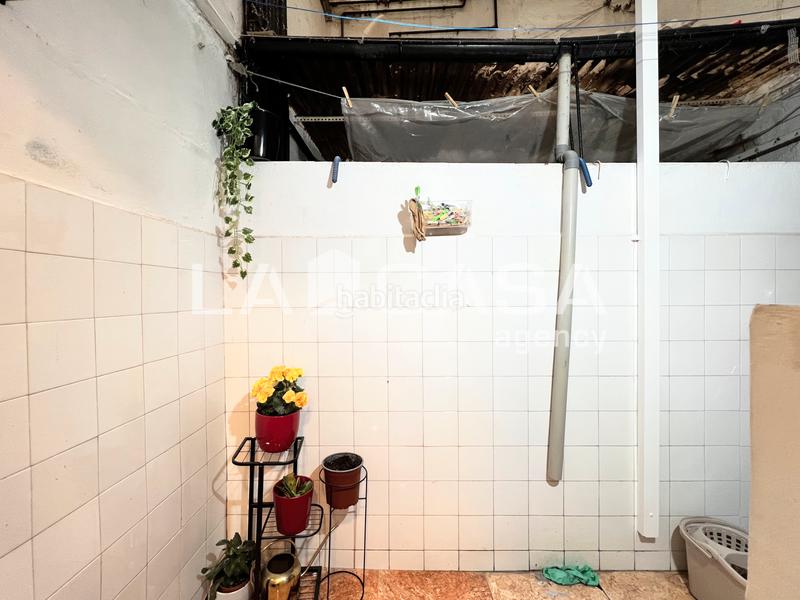 Foto fda943b1-932f-42d3-a34d-f38b4ae9a5c5. Planta baixa a Llefià Badalona