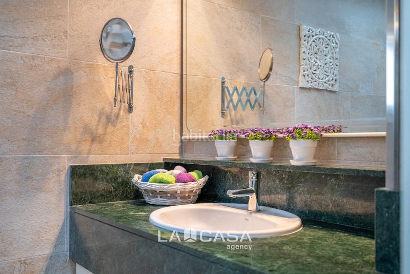 Foto 4ca778d3-5b10-4ff5-b980-bd9f5edff6ef. Casa amb calefacció aparcament piscina a Lluminetes Castelldefels
