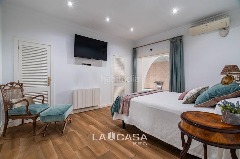 Foto 54e979ca-3f38-499c-9ada-f45fb86dbdce. Casa amb calefacció aparcament piscina a Lluminetes Castelldefels