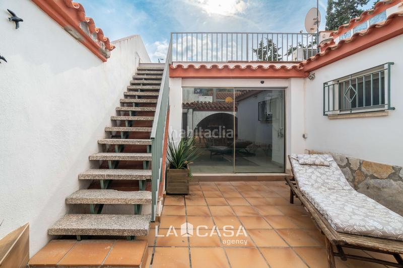 Foto ec5fa187-ca36-4caf-ac36-98be67133802. Casa amb calefacció aparcament piscina a Lluminetes Castelldefels