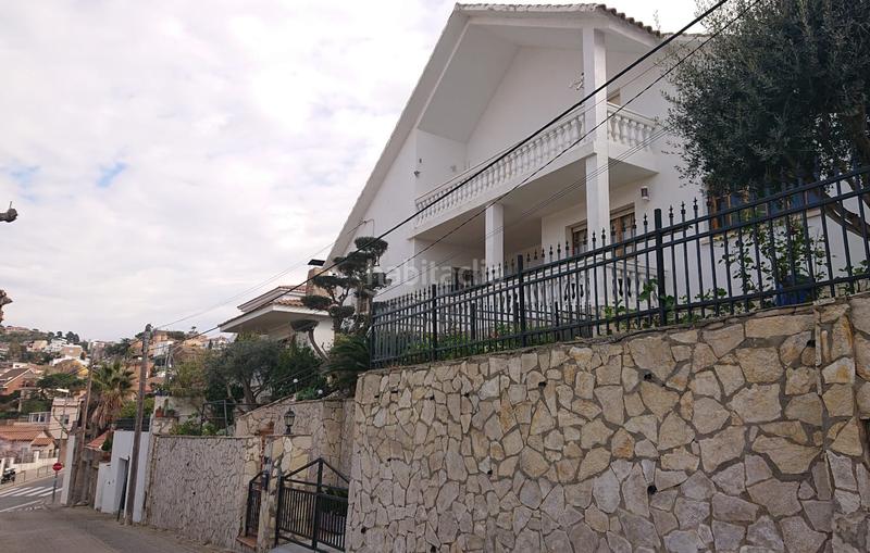 Foto b6d8d2ff-1273-49af-8c13-51a655f1a9a7. Chalet con riscaldamento parcheggio piscina in La Miranda-Can Candeler Sant Just Desvern