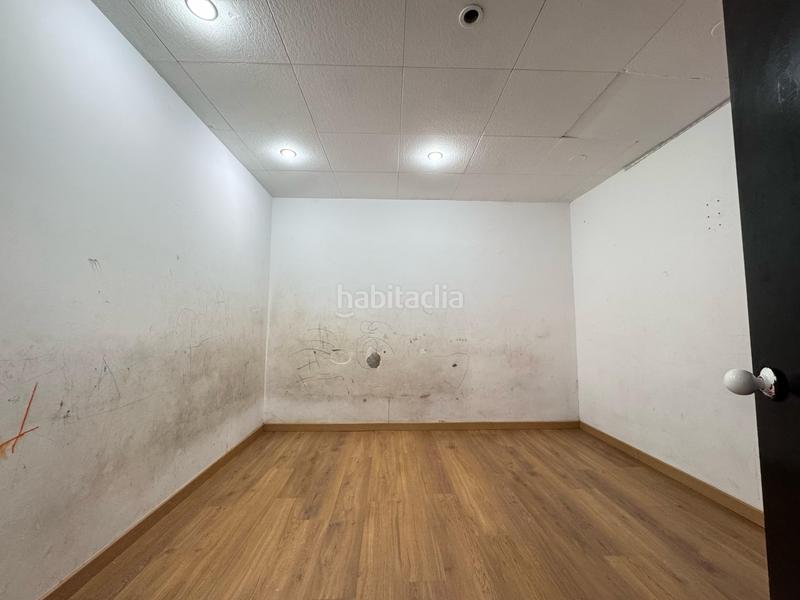 Foto 7b73089d-d76b-4596-b2cd-7b6d2976a4f2. Local comercial en Can Vidalet Esplugues de Llobregat