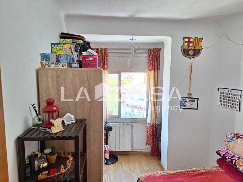 Foto 5e9d4674-6bf0-4b64-88aa-96f90b1e9d69. Piso en Centre Santa Coloma de Gramenet