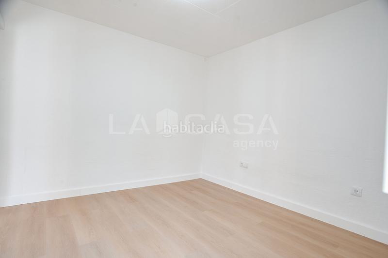 Foto ac2023e6-faad-436c-95a8-2a62078d88b7. Pis a Porta Barcelona