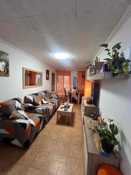 Foto a5e60cc3-130f-48fd-a196-b1608bb7a10b. Planta baja en El Raval Santa Coloma de Gramenet